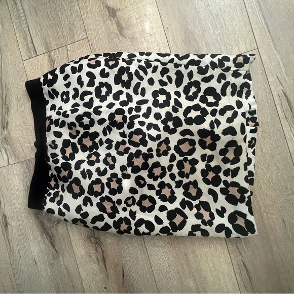 Leopard print Anne Taylor skirt. - Picture 2 of 6